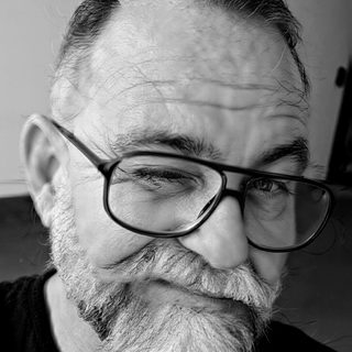 Portrait de Stéphane Glacet, consultant et développeur IA
